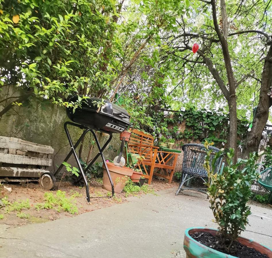 Flat In Historic Villa With Your Own Private Garden, Near City Park Budapesta Exterior foto